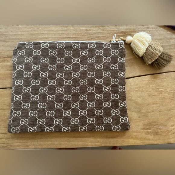 “Miami buy the bag” from designer towels. 11.5” x 8.5” waterproof interior - Picture 1 of 2